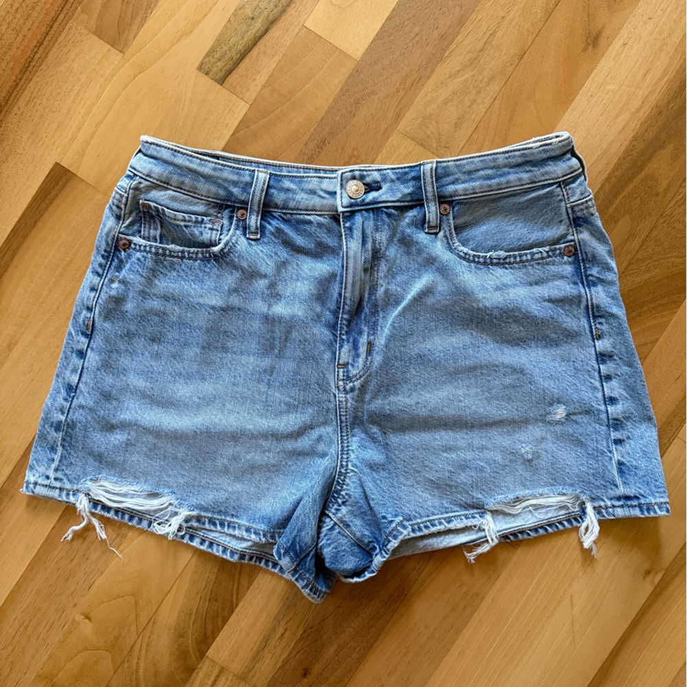 American Eagle Mom Short